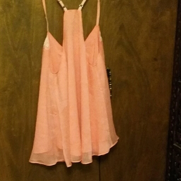 NWT LUCA PARIS CORAL & WHITE EMBROIDERED TOP - Picture 3 of 10